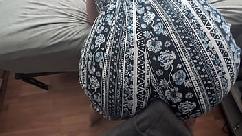 Che rimbalza il culo sul suo cazzo vestito