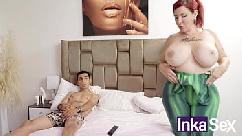 La mia prosperosa matrigna mi incoraggia a guardare porno mentre il mio patrigno ci sorprende quasi