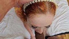 La piccola coinquilina dai capelli rossi scarlet skies fa di tutto per pagare l affitto