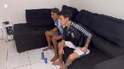 Não resisti as provocações do meu amigo viadinho e meti rola no cu dele 